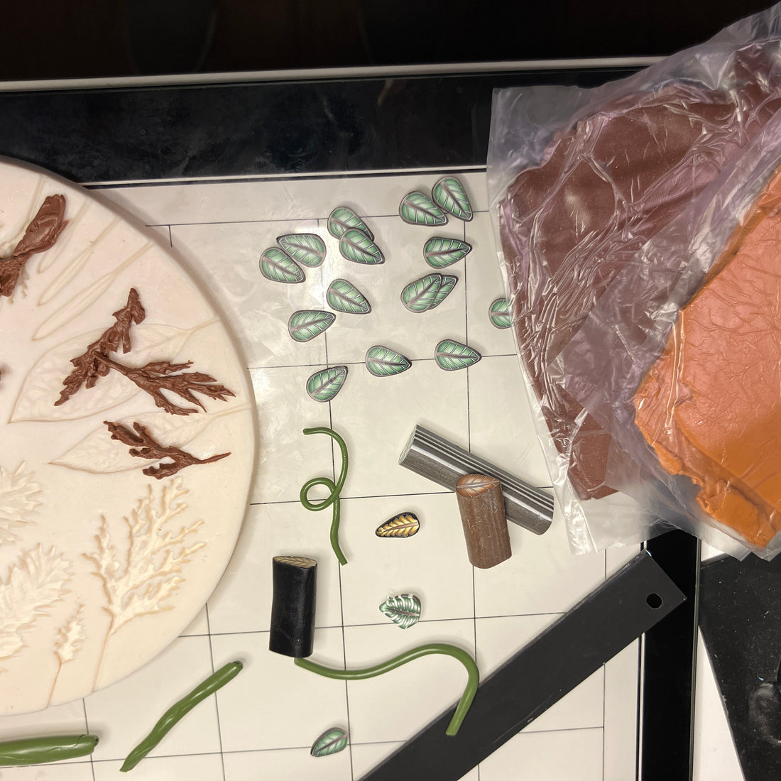 Tiny leaves and branches are made to "detail" the clock surface