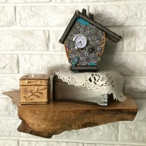 Simple Moments Birdhouse Clock